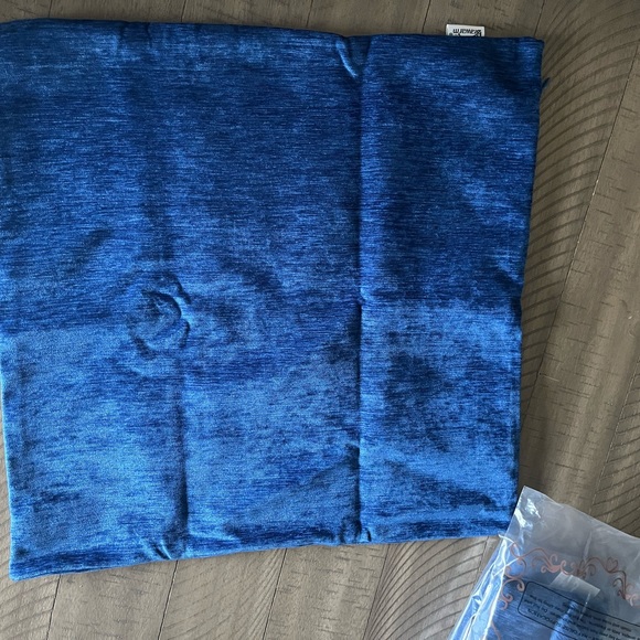 BRAWARM pack of 4 classic blue pillow covers - Picture 3 of 8